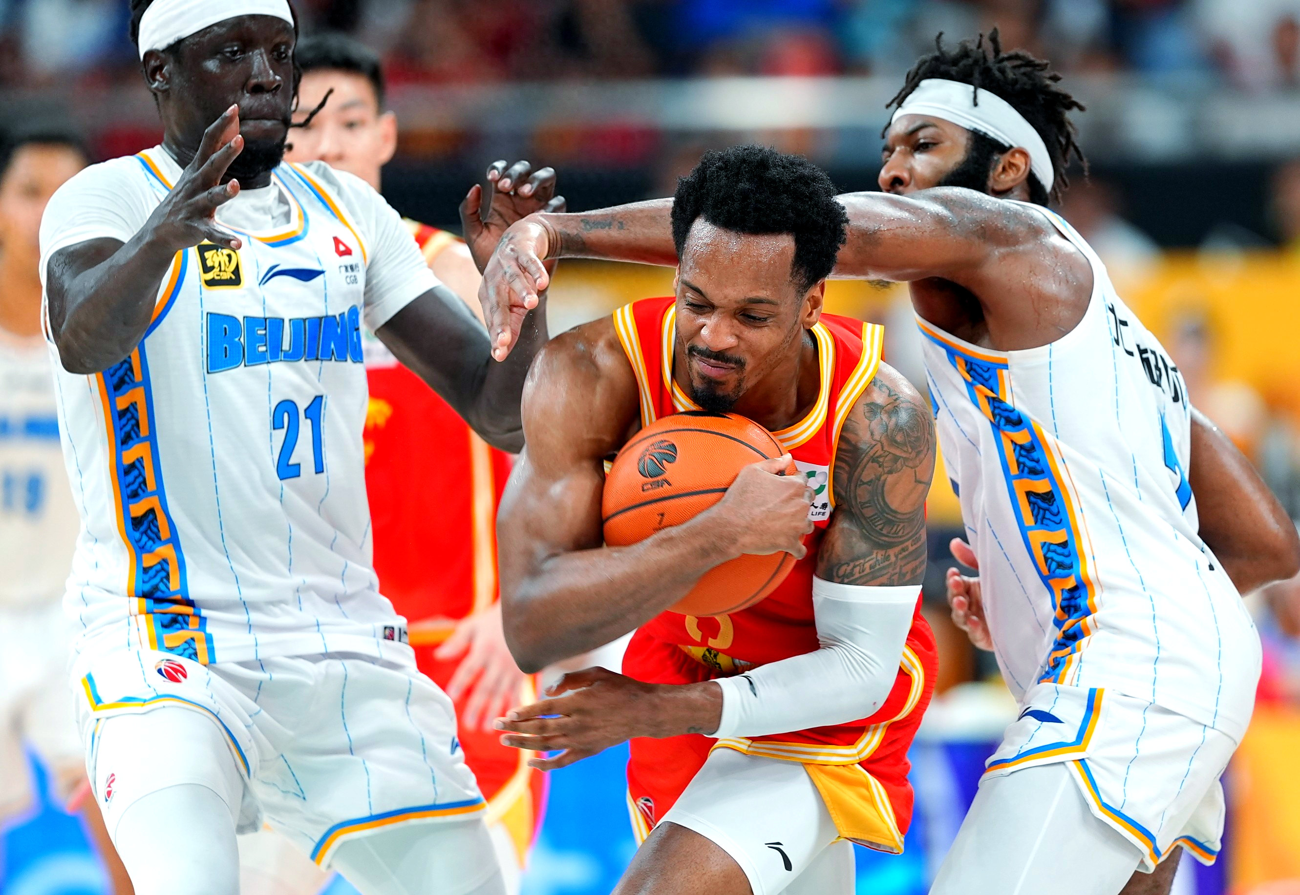 包含CBA常规赛清晨走向成谜，新疆广汇单刀错失，赛场秩序良好，球队文化再被提及的词条